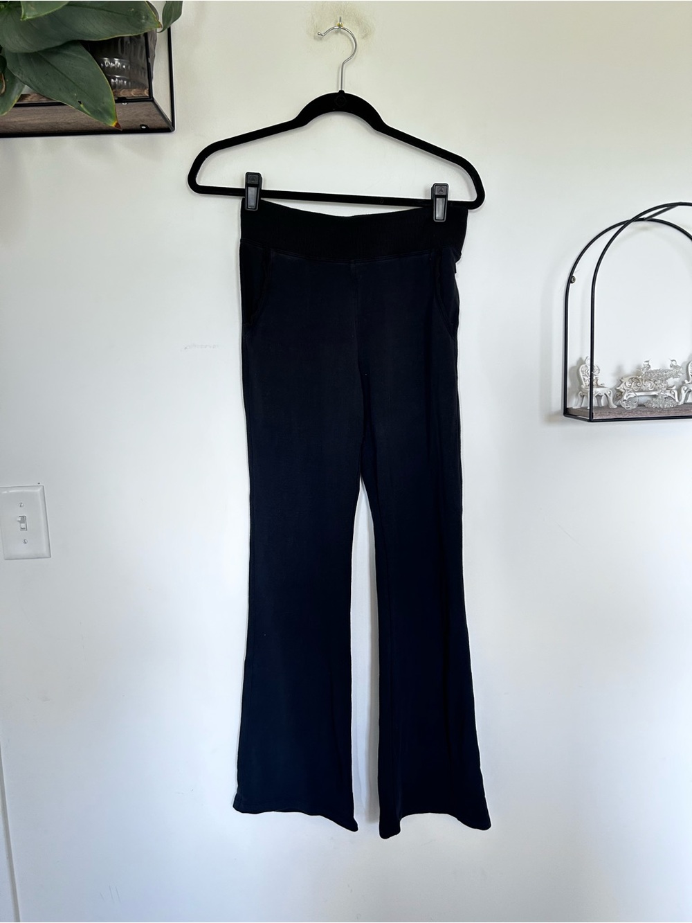 Athleta Girl Black Flare Leg Kids/Teens Athletic Leggings Size XL/14